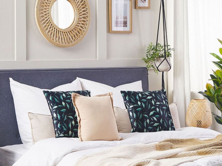 Technische Zeichnung eines Kissens mit den Maßen 45 mal 45 mal 12 Zentimeter, im Doppelpack