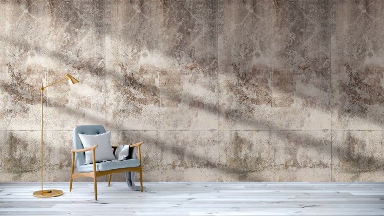 Raumszene mit Stuhl, Stehlampe und Wandverkleidung in Steinoptik