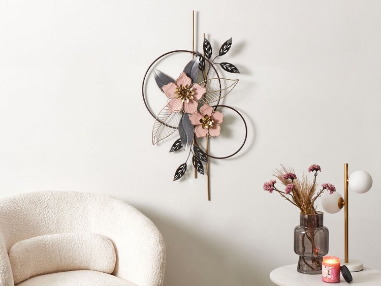 Wanddekoration mit Blumenmuster, Metall