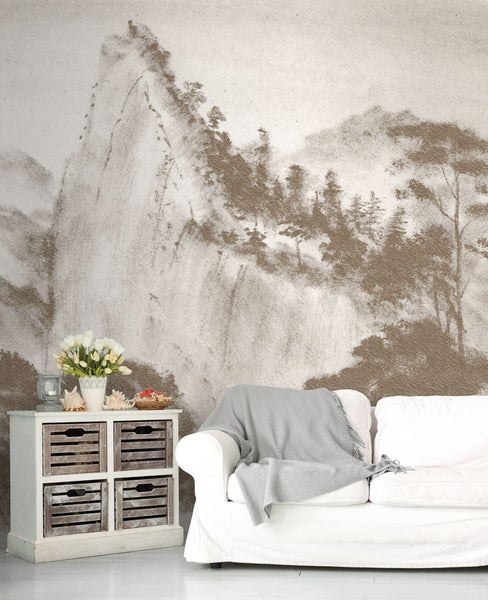 Wohnzimmer mit Wandbild von Berglandschaft, weissem Sofa und Kommode