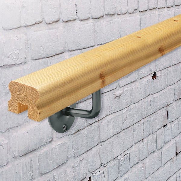 Holzhandlauf mit schwarzer Halterung für die Wandmontage