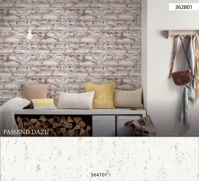 Aufnahme von oben einer Badewanne mit Tür und integrierten Whirlpooldüsen