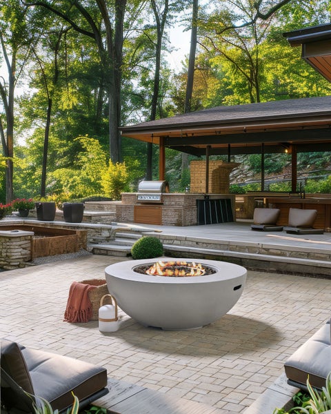 Nachtkerzenblüten mit grünen Blättern