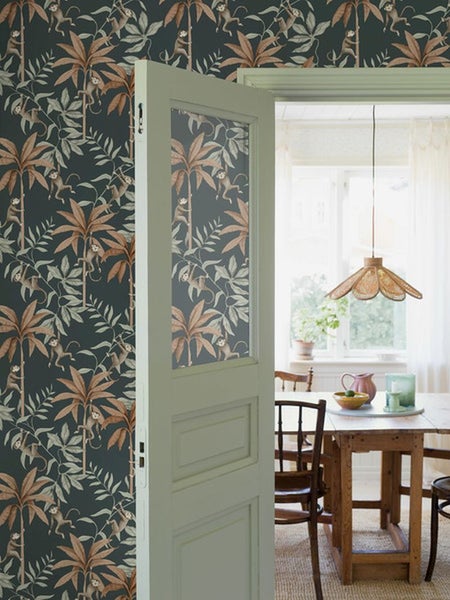 Transportroller mit Holzplatte und vier Rollen