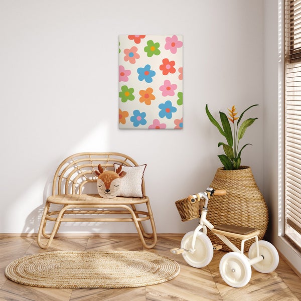 Kinderzimmer mit Blumenbild, Rattanbank, Laufrad und Pflanze im Korb