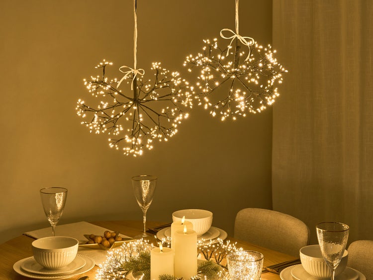 Technische Zeichnung eines Kissens mit den Maßen 45 mal 45 mal 12 Zentimeter, im Doppelpack