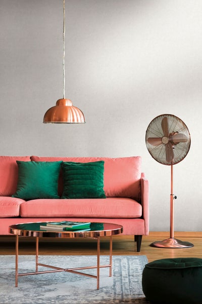 Zwei Tischleuchten in unterschiedlicher Höhe mit Energiesparsymbol