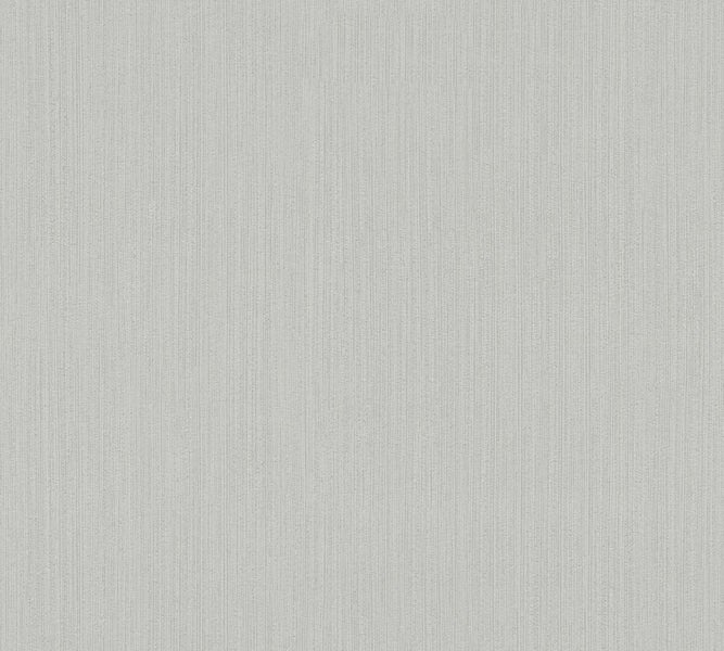 Schlüssel steckt im Schloss einer Tür