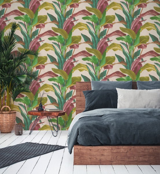 Nahaufnahme einer violetten Waldrebenblüte mit vier Blütenblättern