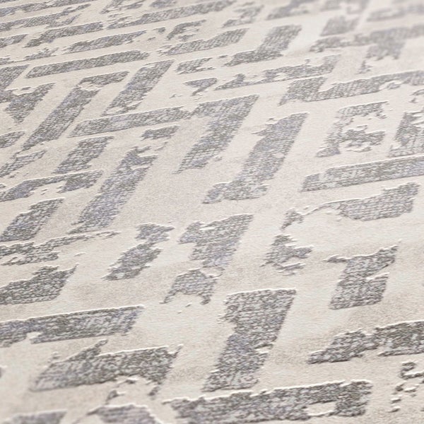 Dreieckschleifpapier mit Löchern im Stapel