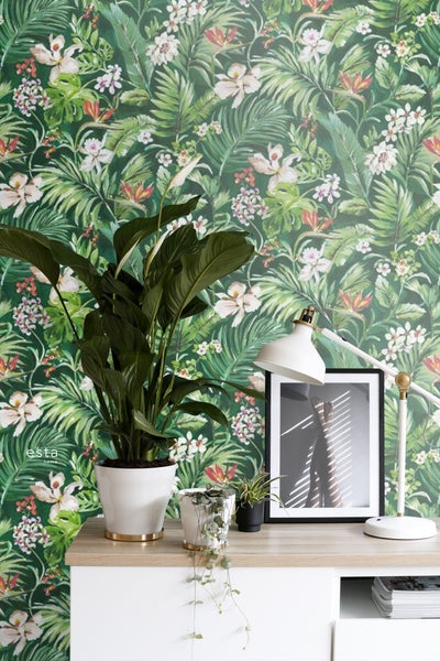 ESTAhome XXL-Vliestapete tropische Blätter und Blüten Emeraldgrün - 50 x 900 cm - 158893
