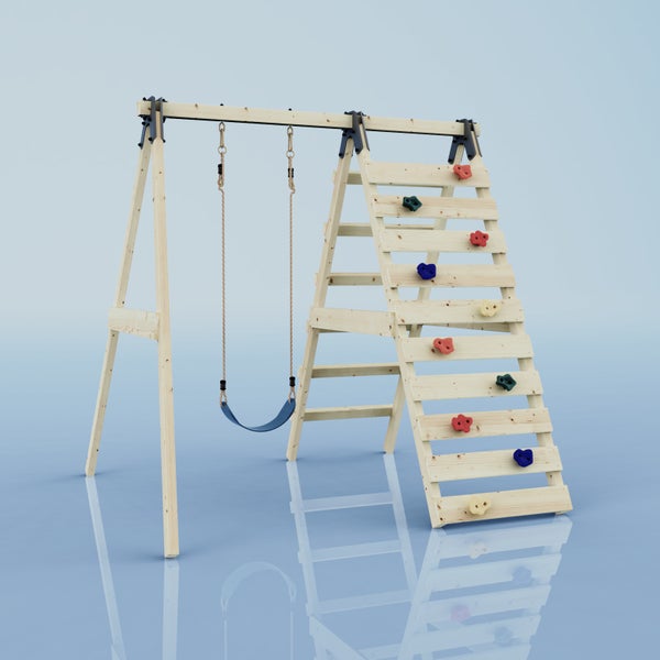 Spielturm aus hellem Holz mit einer blauen Schaukel und einer Kletterwand mit bunten Klettersteinen.