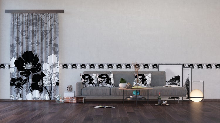 Wohnzimmer mit Sofa, Tisch, Vorhängen und Bordüre mit Blumenmuster