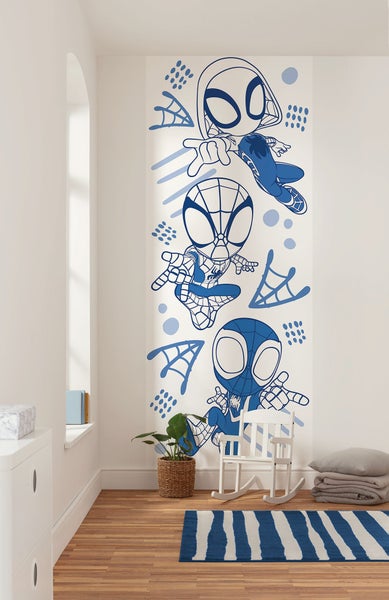 Kinderzimmer mit Spiderman Wandtattoo, Schaukelstuhl und Teppich