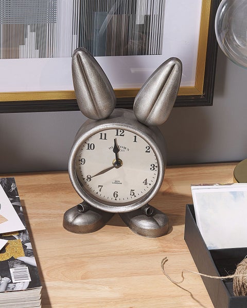 Tischuhr im Hasendesign aus Metall