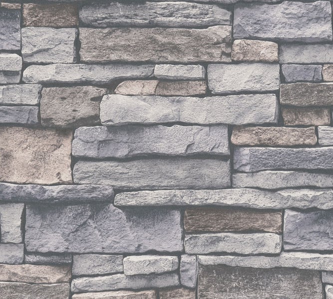 Grüne Elektroleitung auf einer schwarzen Kabeltrommel