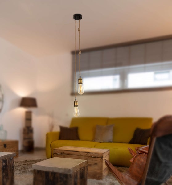 Technische Zeichnung einer Pendelleuchte mit zwei Fassungen, einer Deckenbefestigung mit einem Durchmesser von 150 Millimeter und einer Länge von 900 Millimeter.