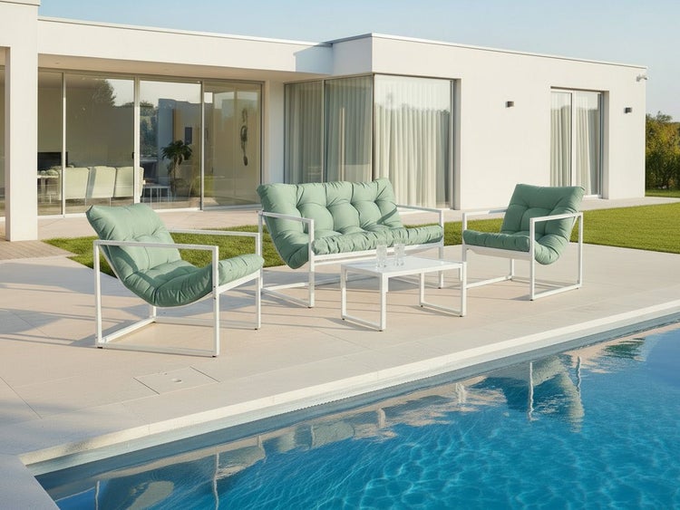 Gartenmöbelset mit Sessel, Bank und Tisch neben einem Pool