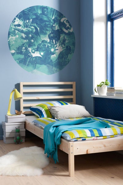 Kinderzimmer mit Wandtattoo, Bett und Dekorationen