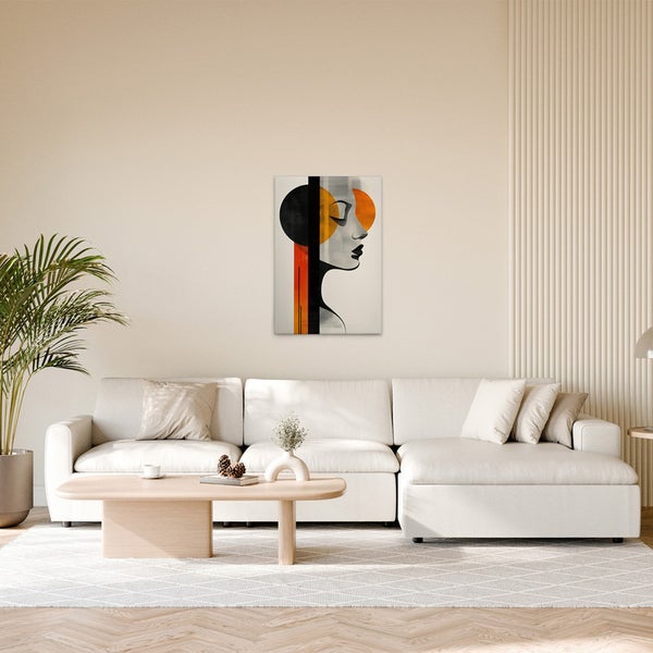 Wohnzimmer mit Ecksofa und Wandbild mit Frauengesicht als Grafik