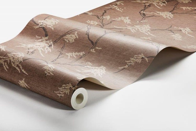 Wohnszene mit Wandpaneelen im Kassetten-Design, Klavier und Dekoration