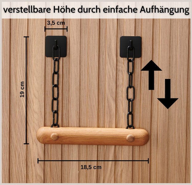 Verstellbarer hängender Halter aus Holz mit schwarzen Ketten und Haken. Breite circa 18,5 Zentimeter, Höhe circa 19 Zentimeter.