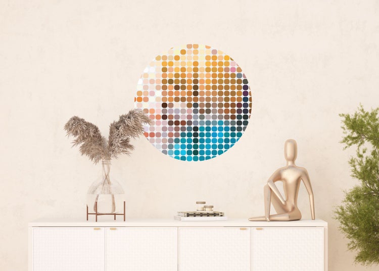 Szene mit Kommode, Dekoration, Kunst und Pflanze für Wohnraumgestaltung