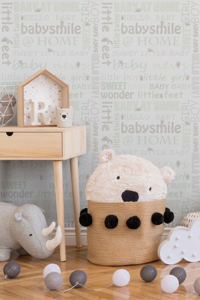 Tapete mit Babymotiven und Schriftzügen