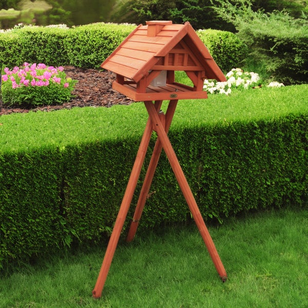 Freistehendes Vogelhaus aus Holz im Garten