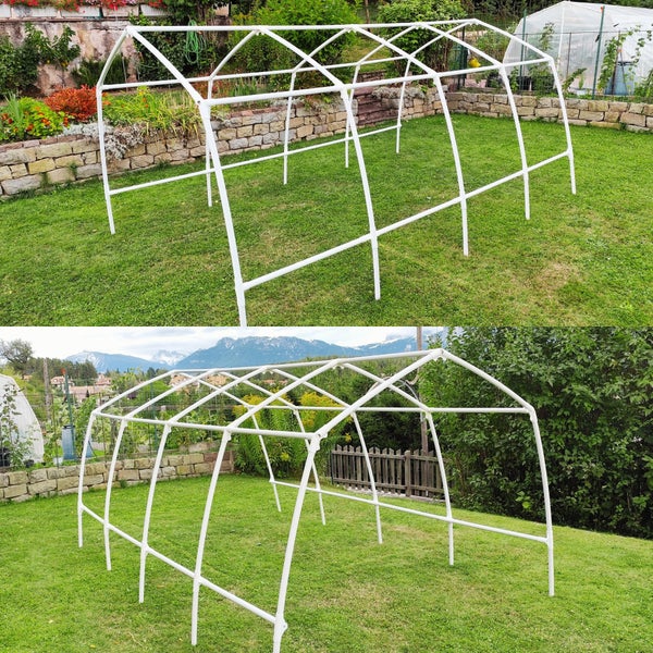 Draufsicht und Seitenansicht eines Gewächshausrahmens aus Kunststoff im Garten.