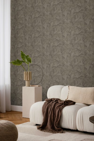 Innenraum mit Holzvertäfelung, Glasbausteinwand, Sessel und Dekorationsgegenständen