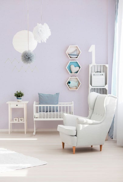 Tapete mit floralem Muster, bestehend aus Blättern und Blüten