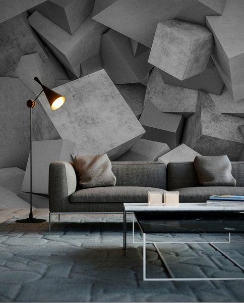 Modernes Wohnzimmer mit dreidimensionaler Fototapete im Betonwürfel-Design, Stoffsofa, Stehleuchte und Couchtisch.
