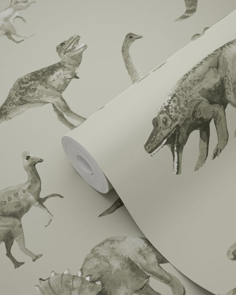 Wohnzimmer mit Sofa, Sessel, Couchtischen, Regalen, Stehlampe, Pendelleuchte und Zimmerpflanzen