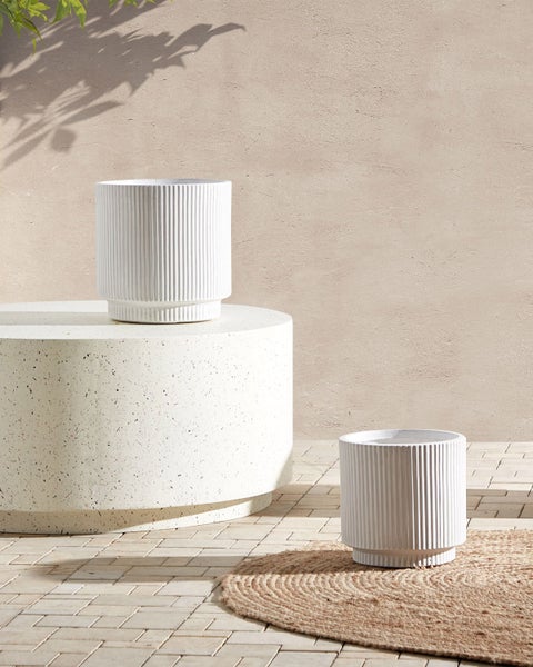 Dekorativer Blumentopf mit gerillter Oberfläche