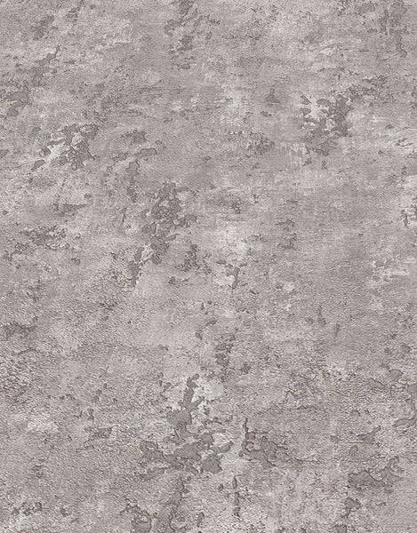 Mann bohrt mit einer Schlagbohrmaschine ein Loch in einen Metallrahmen