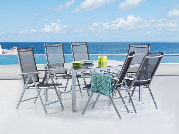 Gartentischgruppe mit sechs Stühlen und Tisch mit Glasplatte