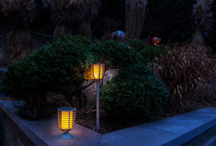 Solarlampe mit Erdspieß für den Garten
