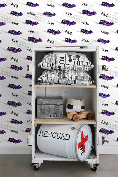 Nahaufnahme eines Lärchenzweigs mit Nadeln