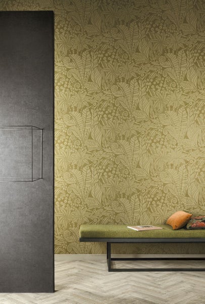 Produktinformationen zu einem Beistelltisch mit Stahlgestell und pulverbeschichtetem Stahlmaterial mit Angabe der Abmessungen und technischen Daten