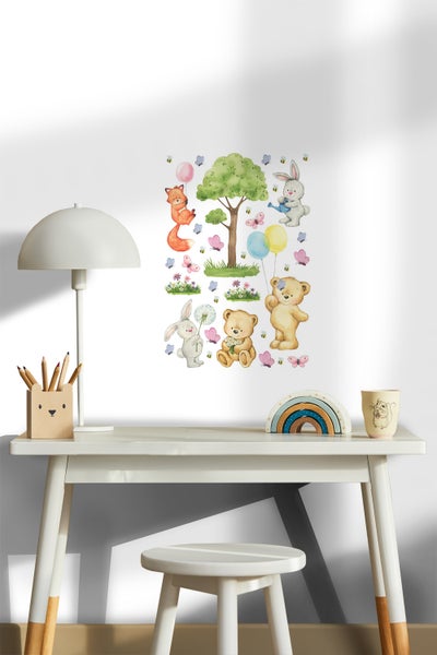 Dekoratives Wandtattoo mit Waldmotiven, einschließlich Bäumen, Tieren und Schmetterlingen, für Kinderzimmer