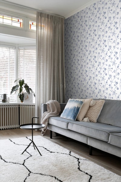 ESTAhome Tapete Toile de Jouy Rosen Weiß und Blau - 53 cm x 10.05 m - 139300