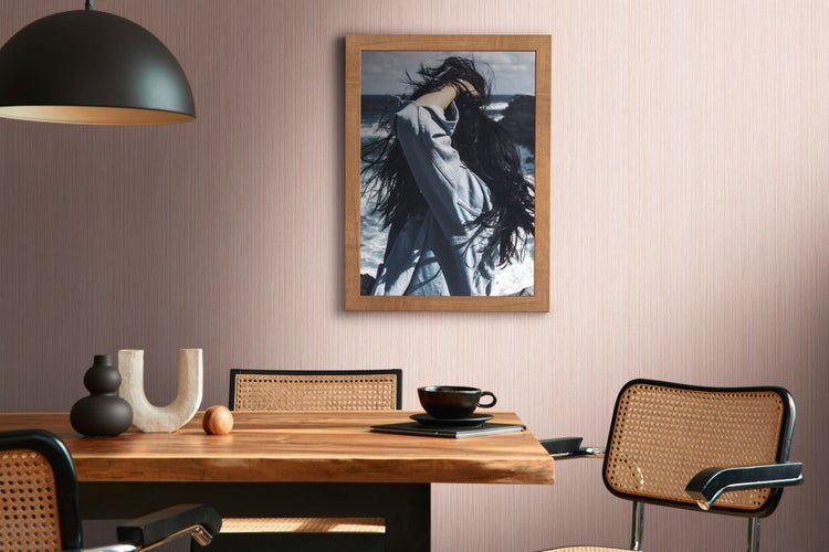 Persönliche Verpackungsberatung durch einen Mitarbeiter mit Headset, erreichbar 24/7, per E-Mail und in verschiedenen Sprachen