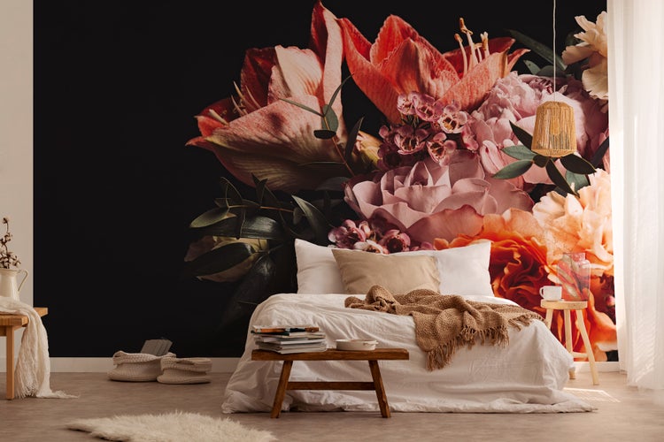 Schlafzimmer mit Blumen Fototapete hinter dem Bett