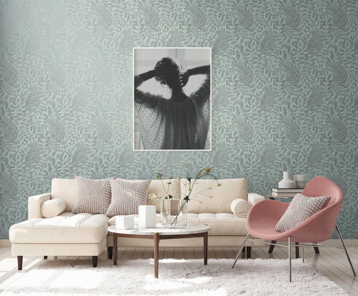 Nahaufnahme von roten Rosenblüten im Garten