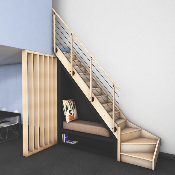 Holztreppe mit integriertem Stauraum und Leseecke unter der Treppe