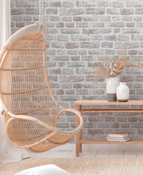 Hochbeet aus Holz mit Pflanzen und Zubehör