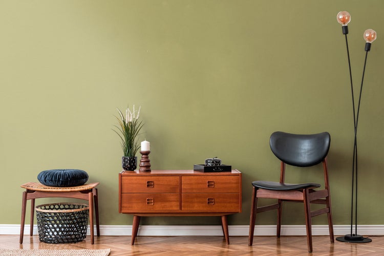 Abstraktes Streifenmuster in Schwarz, Grau, Weiß und Pink