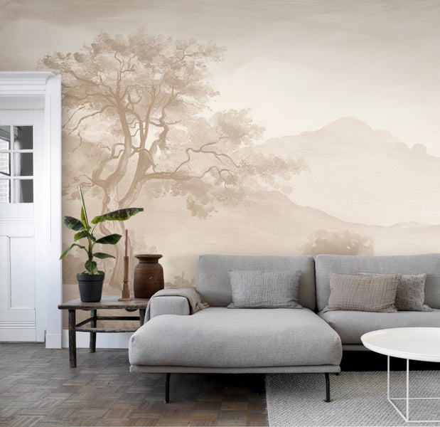 Wohnzimmer mit Wandbild, Sofa und Holztisch