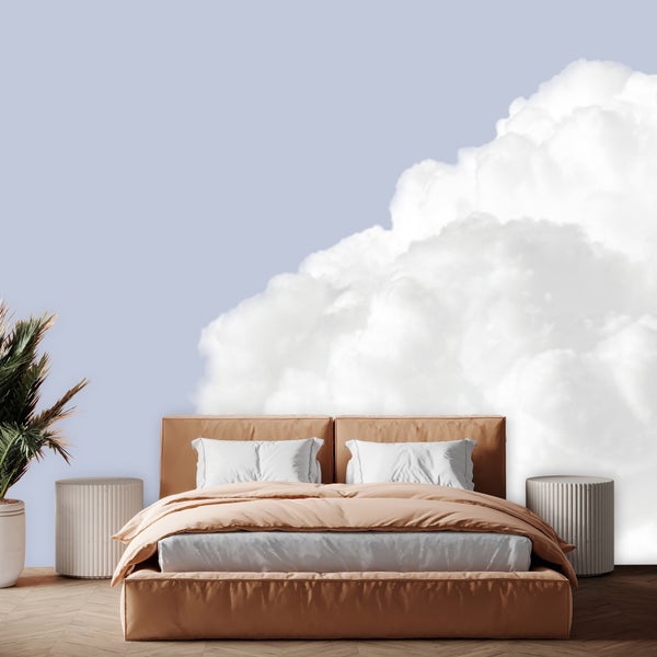 Fototapete in einem modernen Schlafzimmer mit einer großen weißen Wolke auf hellblauem Hintergrund hinter einem braunen Bett.